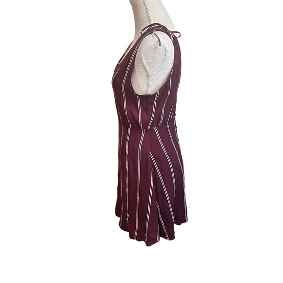 Lush Women Burgundy & Cream Striped Sleeveless V-Neck Mini Dress Sz Medium NWT - Picture 3 of 13